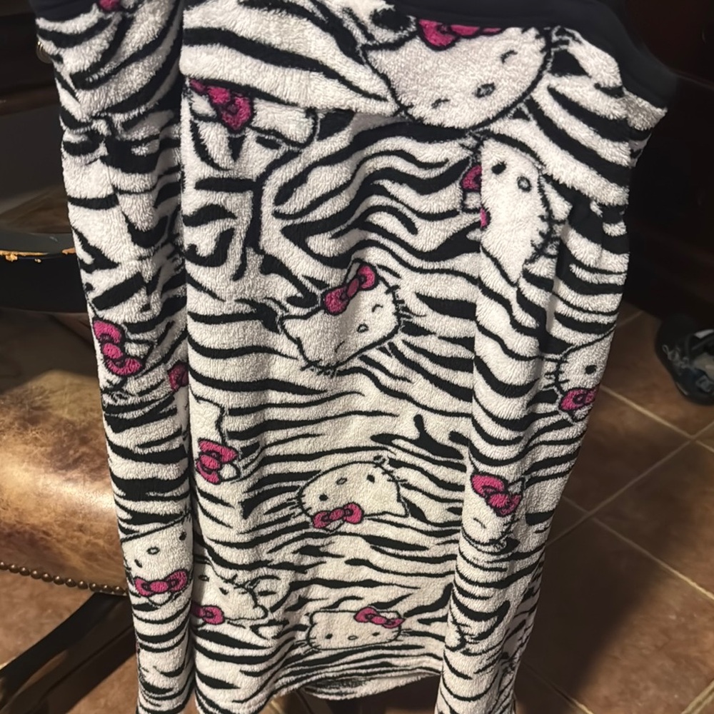 Sanrio hello kitty Black and White Zebra Print Sleepwear - Picture 4 of 5